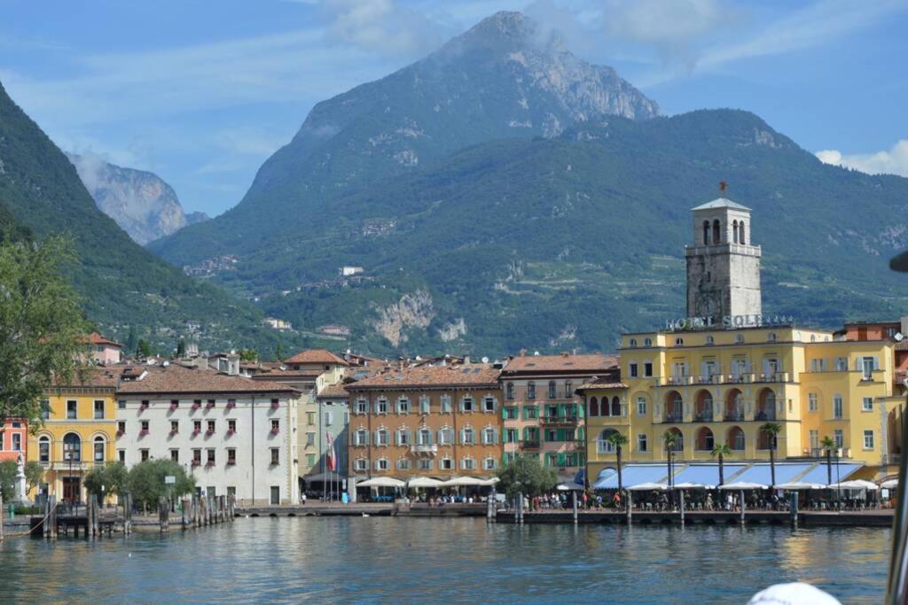 Appartamento Sunrise - Centro Storico N2 Riva del Garda Exterior foto