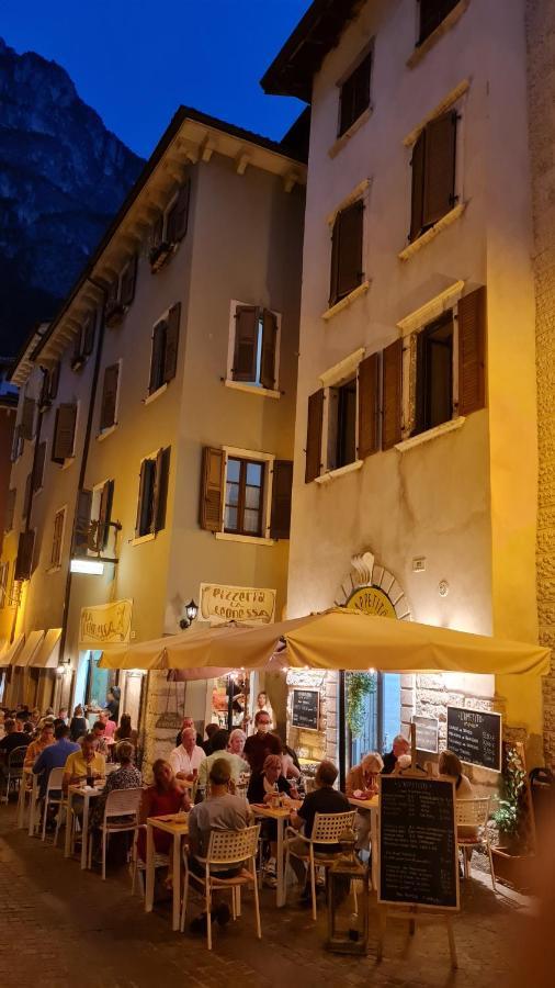 Appartamento Sunrise - Centro Storico N2 Riva del Garda Exterior foto