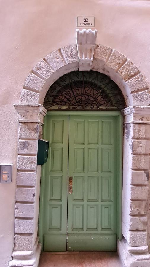 Appartamento Sunrise - Centro Storico N2 Riva del Garda Exterior foto
